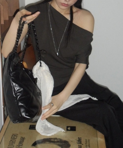 FREE STYLISTS（フリー スタイリスト）の「YUGA_YGMC　　Korean-style  Off-shoulder top（Tシャツ/カットソー・レディース・ブラック/ブラウン/オフホワイト・FREE）」の9枚目の写真