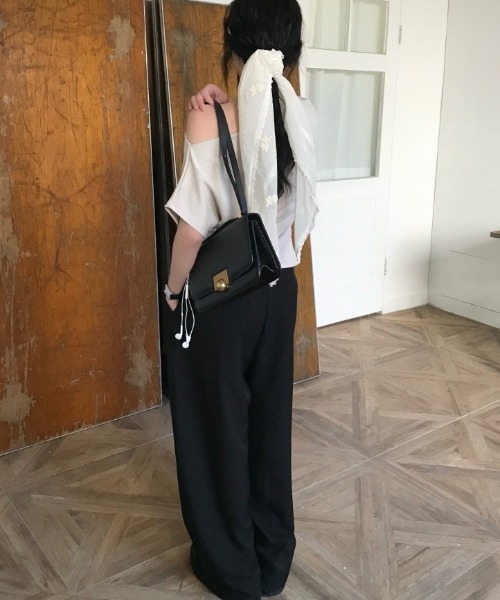 FREE STYLISTS（フリー スタイリスト）の「YUGA_YGMC　　Korean-style  Off-shoulder top（Tシャツ/カットソー・レディース・ブラック/ブラウン/オフホワイト・FREE）」の18枚目の写真