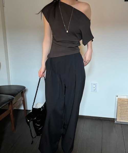 FREE STYLISTS（フリー スタイリスト）の「YUGA_YGMC　　Korean-style  Off-shoulder top（Tシャツ/カットソー・レディース・ブラック/ブラウン/オフホワイト・FREE）」の6枚目の写真