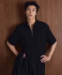 TNGT（ティーエヌジーティー）の「Kinoshita Seersucker Quarter Zip (Black) TNTS6E202BK（Tシャツ/カットソー）」