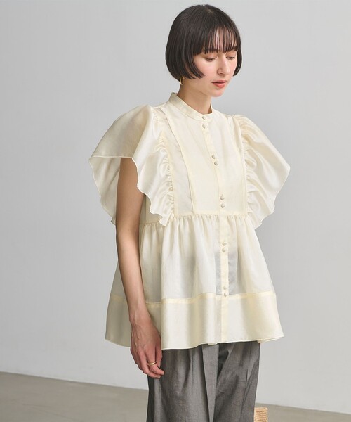 UNITED ARROWS(ユナイテッドアローズ)の「シルキー ギャザー フリルブラウス ‐ウォッシャブル‐(シャツ/ブラウス・レディース・オフホワイト/ネイビー/その他7・FREE)」の4枚目の写真