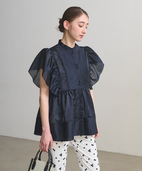 UNITED ARROWS(ユナイテッドアローズ)の「シルキー ギャザー フリルブラウス ‐ウォッシャブル‐(シャツ/ブラウス・レディース・オフホワイト/ネイビー/その他7・FREE)」の10枚目の写真