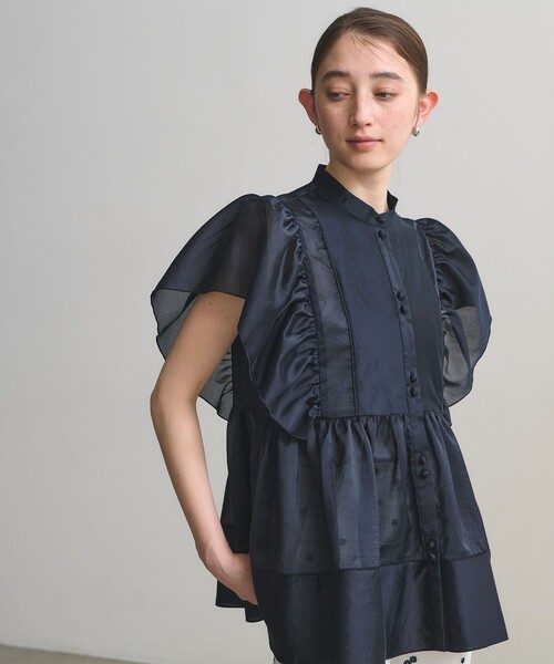 UNITED ARROWS(ユナイテッドアローズ)の「シルキー ギャザー フリルブラウス ‐ウォッシャブル‐(シャツ/ブラウス・レディース・オフホワイト/ネイビー/その他7・FREE)」の11枚目の写真