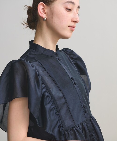 UNITED ARROWS(ユナイテッドアローズ)の「シルキー ギャザー フリルブラウス ‐ウォッシャブル‐(シャツ/ブラウス・レディース・オフホワイト/ネイビー/その他7・FREE)」の13枚目の写真