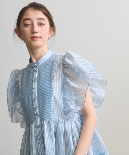 UNITED ARROWS(ユナイテッドアローズ)の「シルキー ギャザー フリルブラウス ‐ウォッシャブル‐(シャツ/ブラウス・レディース・オフホワイト/ネイビー/その他7・FREE)」の16枚目の写真