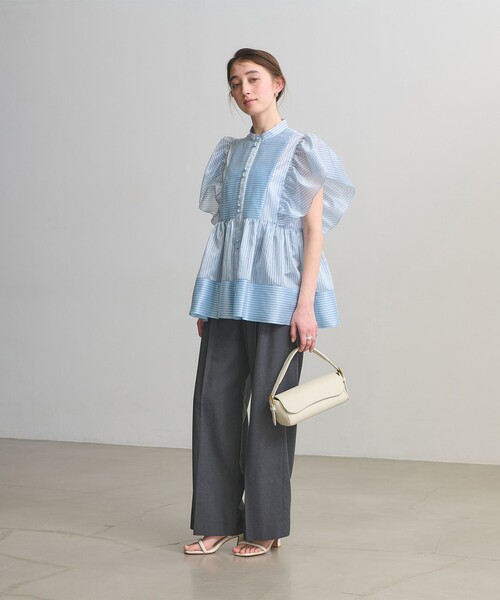 UNITED ARROWS(ユナイテッドアローズ)の「シルキー ギャザー フリルブラウス ‐ウォッシャブル‐(シャツ/ブラウス・レディース・オフホワイト/ネイビー/その他7・FREE)」の19枚目の写真