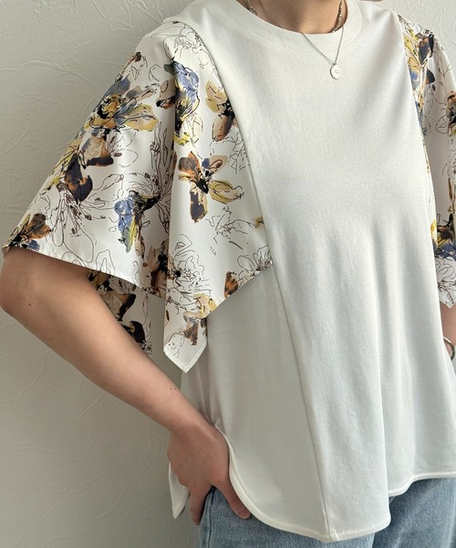 LHELBIE（レルビエ）の「フラワープリントトップス（Tシャツ/カットソー・レディース・ブラック/ブルー/オフホワイト・M）」の2枚目の写真