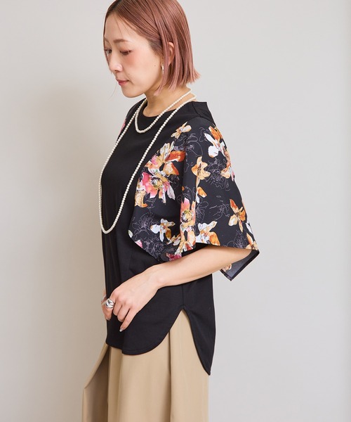LHELBIE（レルビエ）の「フラワープリントトップス（Tシャツ/カットソー・レディース・ブラック/ブルー/オフホワイト・M）」の4枚目の写真