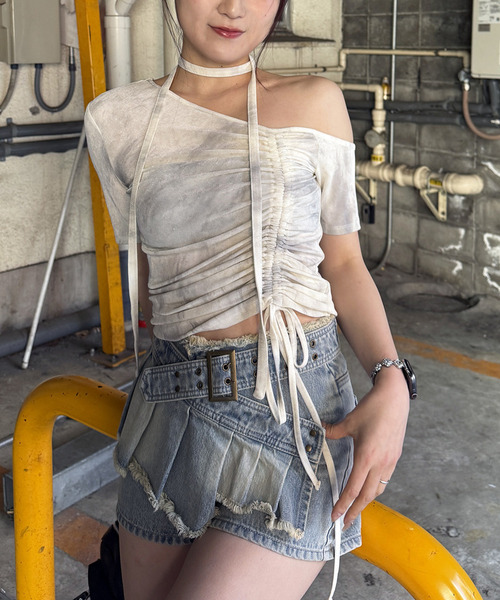 SPIRALGIRL(スパイラルガール)の「サイドギャザーワンショルトップス(Tシャツ/カットソー・レディース・オフホワイト/ブラウン/グレー・FREE)」の1枚目の写真