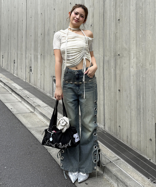SPIRALGIRL(スパイラルガール)の「サイドギャザーワンショルトップス(Tシャツ/カットソー・レディース・オフホワイト/ブラウン/グレー・FREE)」の9枚目の写真
