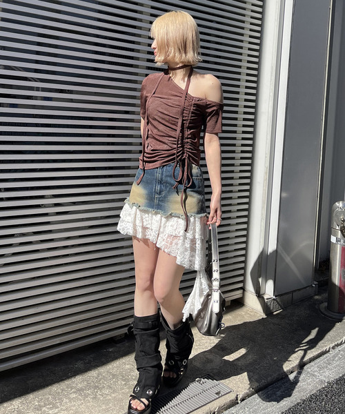 SPIRALGIRL(スパイラルガール)の「サイドギャザーワンショルトップス(Tシャツ/カットソー・レディース・オフホワイト/ブラウン/グレー・FREE)」の11枚目の写真