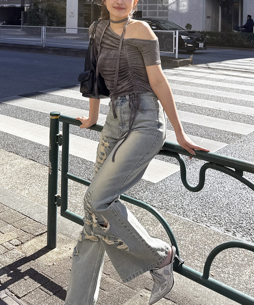 SPIRALGIRL(スパイラルガール)の「サイドギャザーワンショルトップス(Tシャツ/カットソー・レディース・オフホワイト/ブラウン/グレー・FREE)」の16枚目の写真