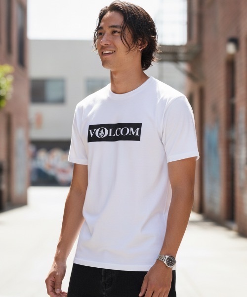 VOLCOM(ボルコム)の「VOLCOM メンズ BAMPER STICKER SS TEE Tシャツ 【2026年夏モデル】(Tシャツ/カットソー・メンズ・ブラック/ホワイト/オリーブ・MEDIUM/LARGE/XX-LARGE/SMALL/X-LARGE)」の2枚目の写真