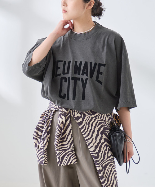 is-ness(イズネス)の「ISNESS MUSIC/イズネス ミュージック NEU WAVE Tシャツ(Tシャツ/カットソー・レディース・チャコールグレー/ベージュ/ホワイト・MEDIUM)」の3枚目の写真