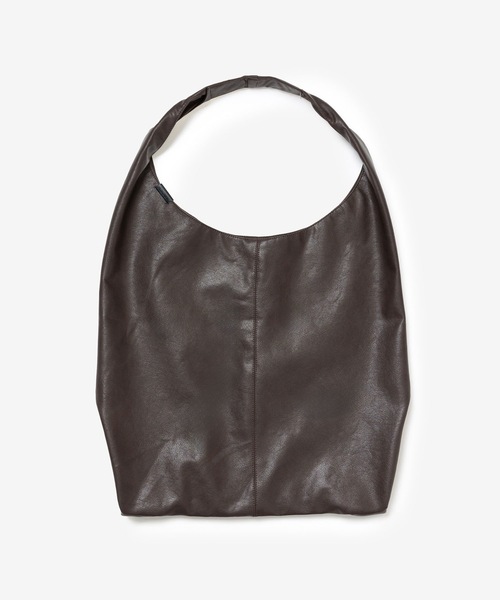 ATTACHMENT(アタッチメント)の「シンセティックレザー スモール ショッピングバッグ / SYNTHETIC LEATHER SMALL SHOPPING BAG(ショルダーバッグ・メンズ・ダークブラウン/ライトベージュ/カーキ/ブラック・ONESIZE)」の11枚目の写真