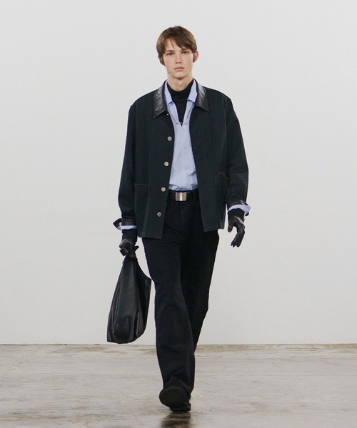 ATTACHMENT(アタッチメント)の「シンセティックレザー スモール ショッピングバッグ / SYNTHETIC LEATHER SMALL SHOPPING BAG(ショルダーバッグ・メンズ・ダークブラウン/ライトベージュ/カーキ/ブラック・ONESIZE)」の8枚目の写真
