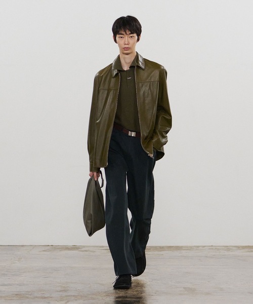 ATTACHMENT(アタッチメント)の「シンセティックレザー スモール ショッピングバッグ / SYNTHETIC LEATHER SMALL SHOPPING BAG(ショルダーバッグ・メンズ・ダークブラウン/ライトベージュ/カーキ/ブラック・ONESIZE)」の6枚目の写真
