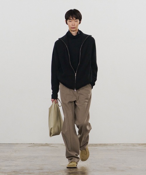 ATTACHMENT(アタッチメント)の「シンセティックレザー スモール ショッピングバッグ / SYNTHETIC LEATHER SMALL SHOPPING BAG(ショルダーバッグ・メンズ・ダークブラウン/ライトベージュ/カーキ/ブラック・ONESIZE)」の16枚目の写真