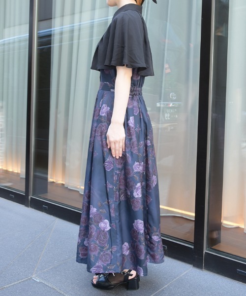 axes femme(アクシーズファム)の「アートローズ柄ケープワンピース(ワンピース・レディース・グレー/ブラック/サックスブルー・MEDIUM)」の5枚目の写真