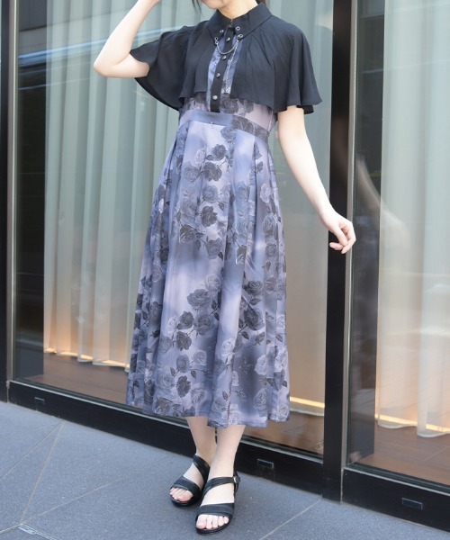 axes femme(アクシーズファム)の「アートローズ柄ケープワンピース(ワンピース・レディース・グレー/ブラック/サックスブルー・MEDIUM)」の10枚目の写真