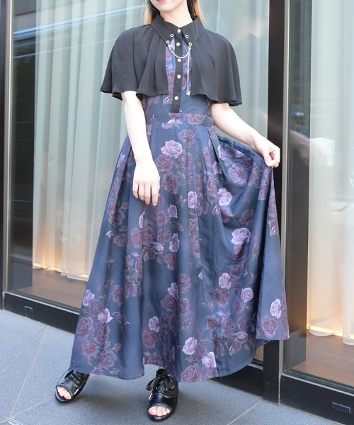 axes femme(アクシーズファム)の「アートローズ柄ケープワンピース(ワンピース・レディース・グレー/ブラック/サックスブルー・MEDIUM)」の4枚目の写真