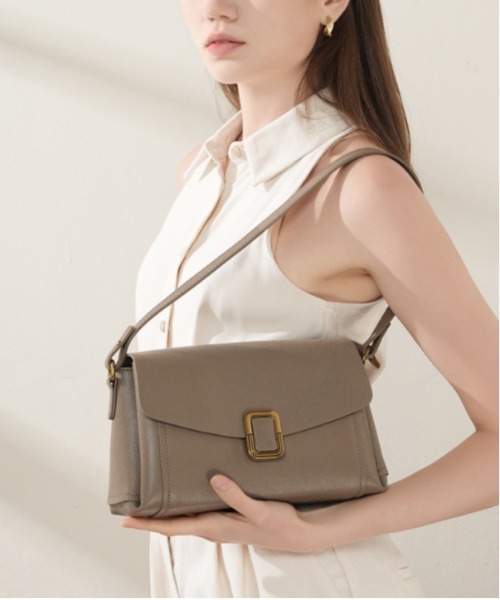 NiiNa(ニーナ)の「【 NiiNa / ニーナ 】高品質牛革 2wayワンハンドルスクエアフォルムショルダーバッグ(ショルダーバッグ・レディース・カーキ・FREE)」の19枚目の写真