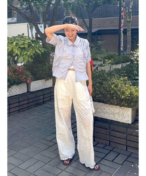 Ungrid(アングリッド)の「シャーリングデザインハーフスリーブシャツ(シャツ/ブラウス・レディース・アイボリー/ブルー・FREE)」の14枚目の写真