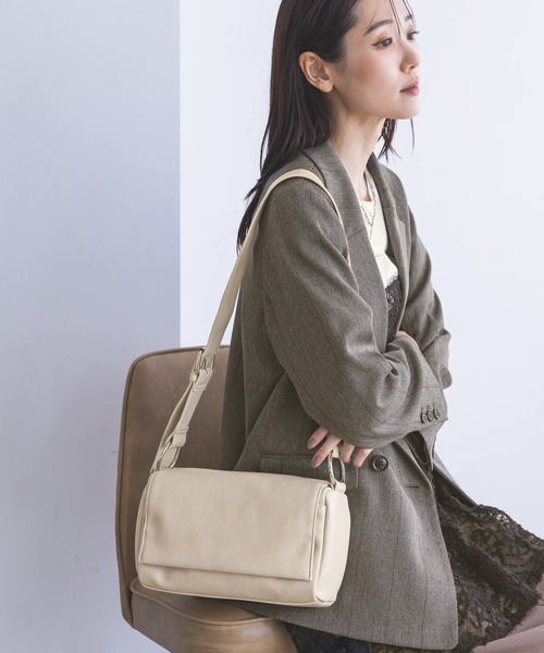 GLOBAL WORK(グローバルワーク)の「スペ軽2WAYフラップショルダー/727471(ショルダーバッグ・レディース・ブラック/ダークブラウン/オフホワイト/レッド・FREE)」の2枚目の写真