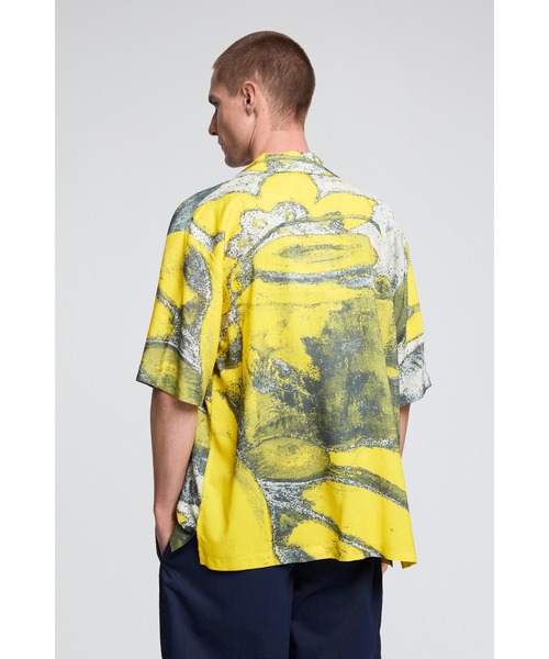 Desigual(デシグアル)の「アート フラワー 総柄プリント 半袖シャツ【2026秋冬新作】(シャツ/ブラウス・メンズ・イエロー・S/L)」の4枚目の写真