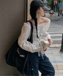 オフショルレースアップブラウス