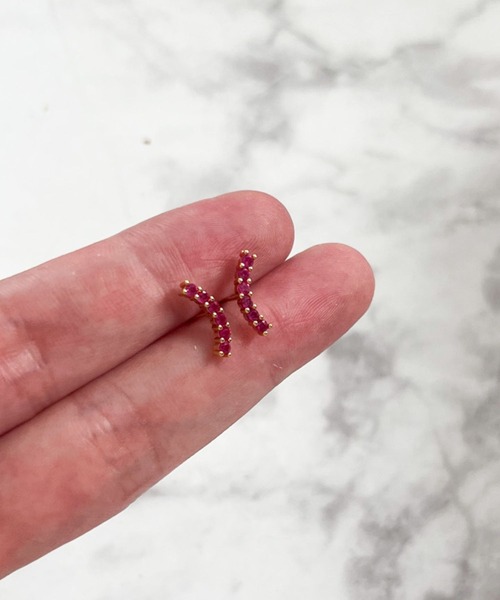 yu-ka(ユーカ)の「YU-KA:ラインジルコニアピアス Line zirconia earrings(ピアス(両耳用)・レディース・ターコイズブルー/レッド/グリーン/ゴールド・FREE)」の3枚目の写真
