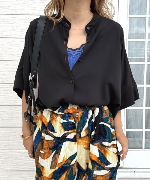 Q(キュー)の「BOXシルエット5分袖シャツ(シャツ/ブラウス・レディース・ブラック/ホワイト/マスタード・MEDIUM)」の2枚目の写真