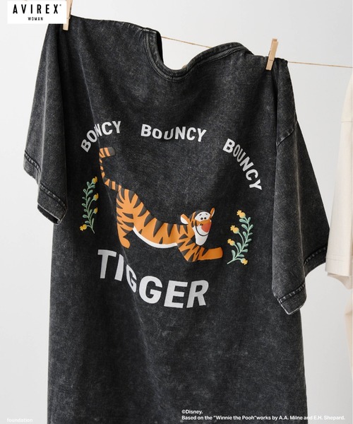 AVIREX(アヴィレックス)の「《Disney Collection》WINNIE THE POOH /TIGGER/ T-SHIRT(Tシャツ/カットソー・レディース・ブラック/オフホワイト・F)」の2枚目の写真