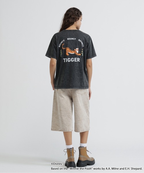 AVIREX(アヴィレックス)の「《Disney Collection》WINNIE THE POOH /TIGGER/ T-SHIRT(Tシャツ/カットソー・レディース・ブラック/オフホワイト・F)」の5枚目の写真