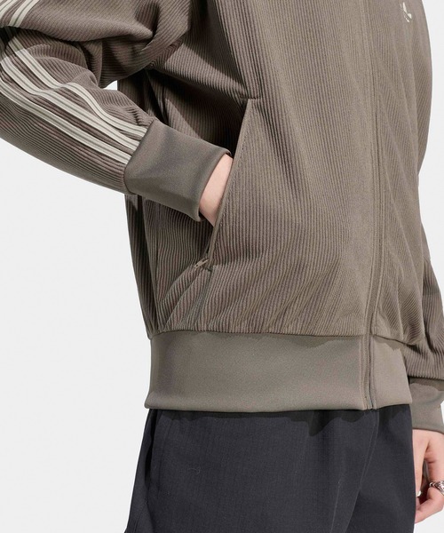 adidas(アディダス)の「adidas/アディダス FIREBIRD CORDUROY TRACK TOP ファイヤーバード コーデュロイ トラックトップ トラックジャケット ジャージ ライトアウター 羽織り スリーストライプス 袖ライン ブランドロゴ メンズ レディース 2026年秋冬 秋服(ブルゾン・メンズ・ダークブラウン/ライトブラウン・S/M/L/XL)」の3枚目の写真