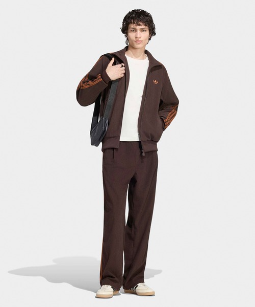 adidas(アディダス)の「adidas/アディダス FIREBIRD CORDUROY TRACK TOP ファイヤーバード コーデュロイ トラックトップ トラックジャケット ジャージ ライトアウター 羽織り スリーストライプス 袖ライン ブランドロゴ メンズ レディース 2026年秋冬 秋服(ブルゾン・メンズ・ダークブラウン/ライトブラウン・S/M/L/XL)」の9枚目の写真