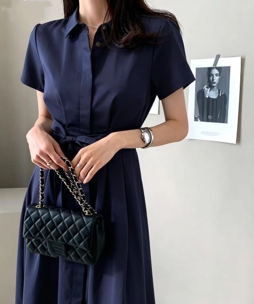 AMAJI(アマジ)の「フロントボタン 半袖 シャツワンピース(ベルト付き)(シャツワンピース・レディース・ホワイト/ネイビー・FREE)」の1枚目の写真
