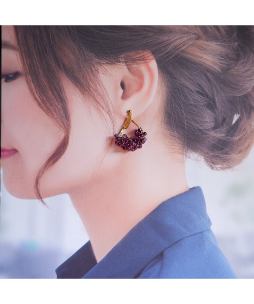 tone(トーン)の「【R】1050 チェコガラスフープピアス(MA)(ピアス(両耳用)・レディース・パープル・FREE)」の6枚目の写真