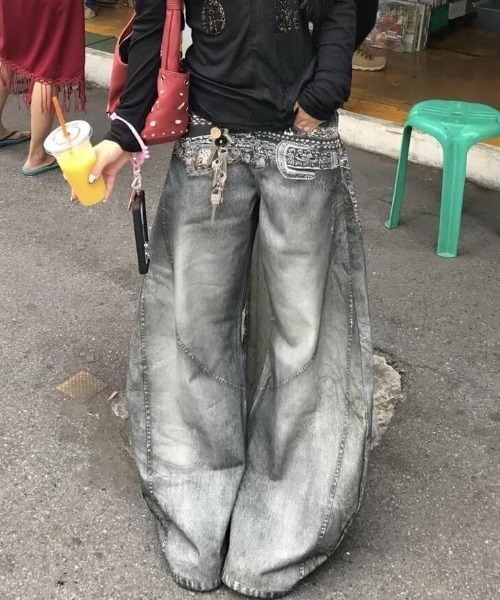 SHERU(シェル)の「フェイクスタッズベルト アシッドウォッシュ ワイドバギーパンツ(デニムパンツ・レディース・ブラック・S/M/L)」の18枚目の写真
