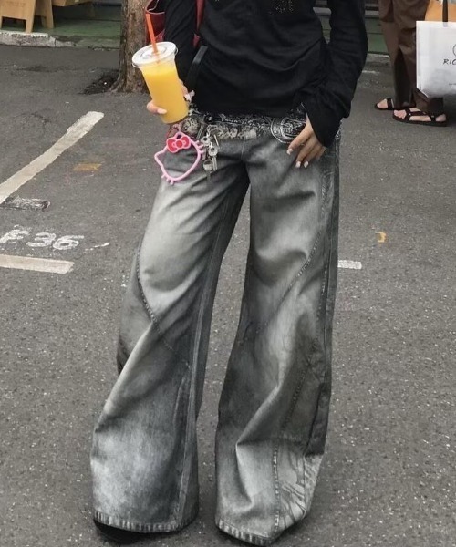 SHERU(シェル)の「フェイクスタッズベルト アシッドウォッシュ ワイドバギーパンツ(デニムパンツ・レディース・ブラック・S/M/L)」の19枚目の写真