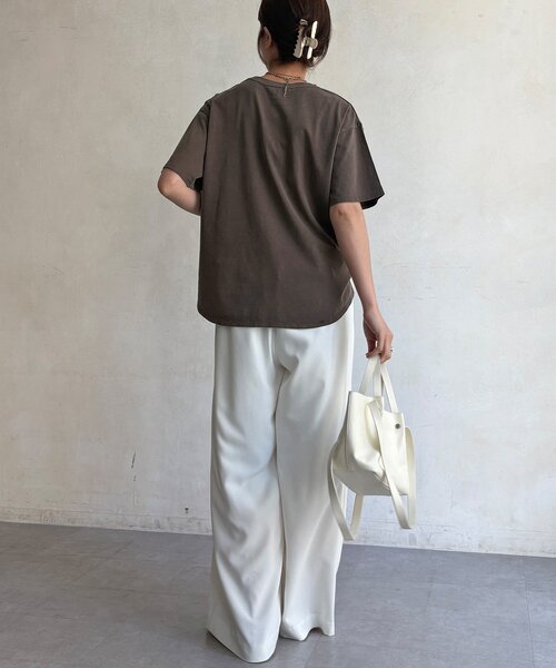 DouDou(ドゥドゥ)の「【WEB限定】カレッジナンバーロゴTEE(Tシャツ/カットソー・レディース・ブラウン/ライトベージュ/チャコールグレー・FREE)」の17枚目の写真