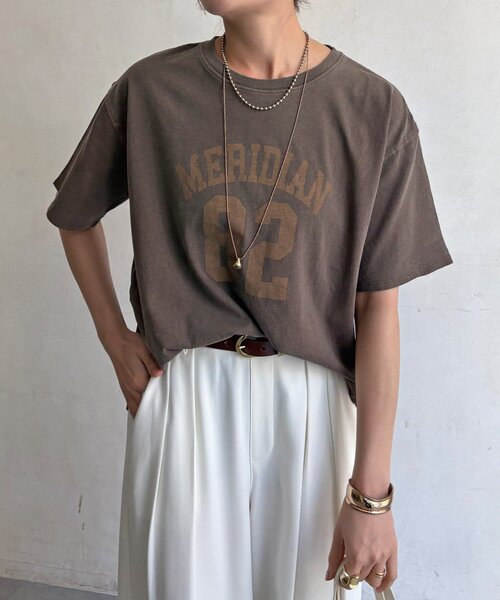 DouDou(ドゥドゥ)の「【WEB限定】カレッジナンバーロゴTEE(Tシャツ/カットソー・レディース・ブラウン/ライトベージュ/チャコールグレー・FREE)」の18枚目の写真