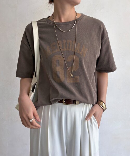 DouDou(ドゥドゥ)の「【WEB限定】カレッジナンバーロゴTEE(Tシャツ/カットソー・レディース・ブラウン/ライトベージュ/チャコールグレー・FREE)」の19枚目の写真