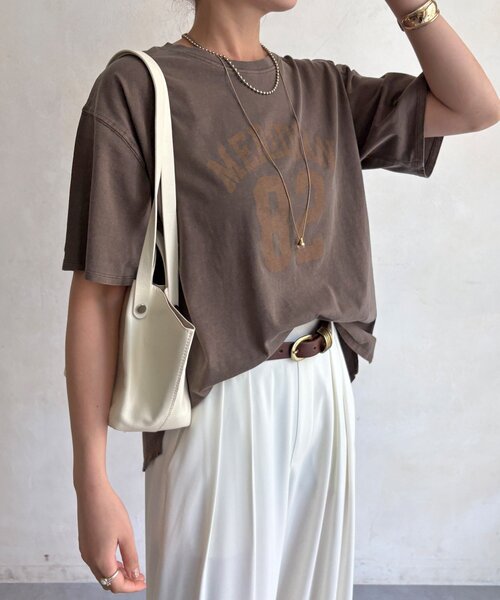 DouDou(ドゥドゥ)の「【WEB限定】カレッジナンバーロゴTEE(Tシャツ/カットソー・レディース・ブラウン/ライトベージュ/チャコールグレー・FREE)」の20枚目の写真