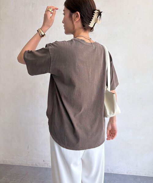 DouDou(ドゥドゥ)の「【WEB限定】カレッジナンバーロゴTEE(Tシャツ/カットソー・レディース・ブラウン/ライトベージュ/チャコールグレー・FREE)」の21枚目の写真