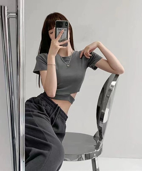 owen(オーウェン)の「クロップド丈アシンメトリーTシャツ(Tシャツ/カットソー・レディース・グレー/ホワイト・ONE SIZE)」の7枚目の写真