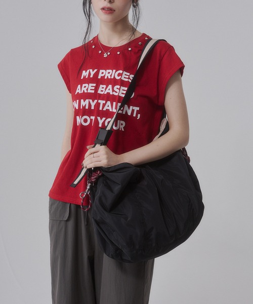 ENVYM（アンビー）の「ギャザーナイロンショルダーバッグ（ショルダーバッグ・レディース・チャコールグレー/ブラック・FREE）」の6枚目の写真