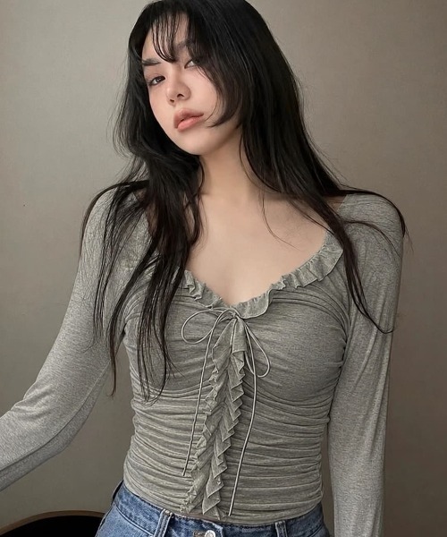 Sibra(シブラ)の「【秋冬新作】韓国風フロントフリルリボンシャーリング長袖トップス(Tシャツ/カットソー・レディース・グレー・M)」の4枚目の写真