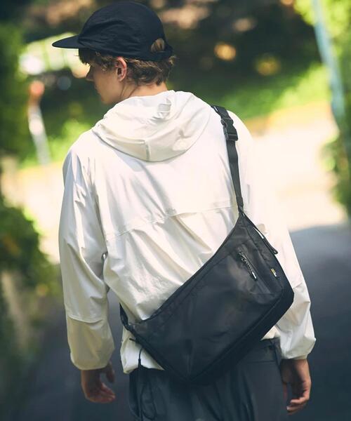 +phenix(プラスフェニックス)の「+phenix/プラスフェニックス/EXPAND SHOULDER BAG 6+(ショルダーバッグ・メンズ・ブラック/グレー・F)」の21枚目の写真