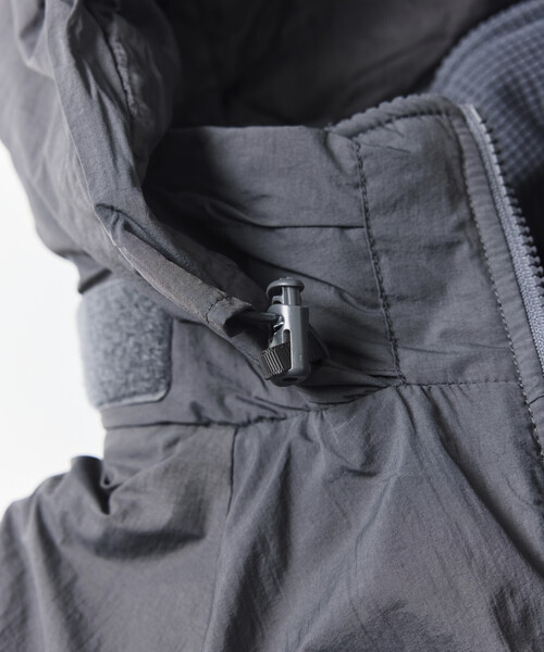 FREAK'S STORE(フリークスストア)の「PRIMALOFT LEVEL7 JACKET /プリマロフト レベル7ジャケット/中綿ブルゾン(ミリタリージャケット・メンズ・ブラック/チャコールグレー/グリーン/セージグリーン・SMALL/MEDIUM/LARGE)」の9枚目の写真